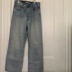 Levi’s Ribcage Straight Ankle Button Fly